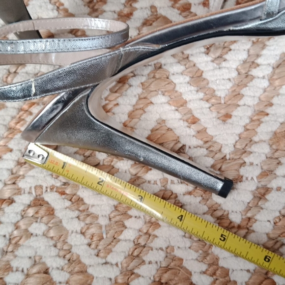 E !Live from the red carpet heels - Picture 7 of 16